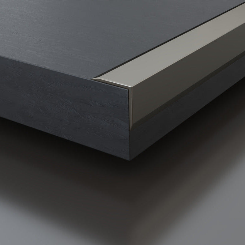 Metal profile for corners